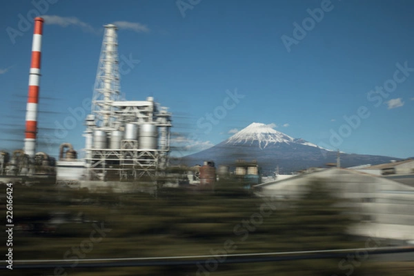 Fototapeta 高速移動_煙突と富士山