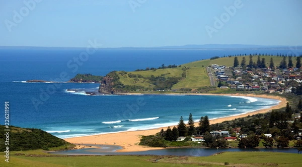 Obraz Panoramiczny widok na Gerrigong z Mount Pleasant Lookout. Mt Pleasant Lookout w Kiama Heights zapewnia widoki na plażę i miasto. W nadmorskim miasteczku Gerringong i plaży Werri.