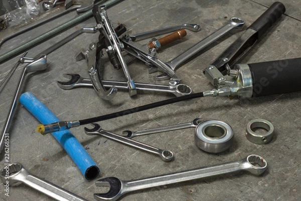Obraz Bearing puller and spanners on a mechanical engineers workbench