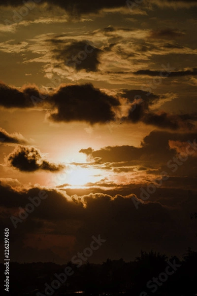 Fototapeta Dusk til dawn |  Sunset sky on the beach | Sun with dark clouds