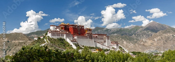 Fototapeta Panorama of Potala Palace, Tibet (China, Asia). Fantastic photo of the mighty palace of the Dalai Lama. Blue sky, clouds, extremly colorful. Potala Palace is an Unesco World Heritage. Located in Lhasa