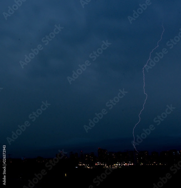 Obraz thunderstorm night in the city