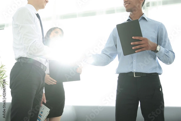 Obraz handshake of business partners standing in the office