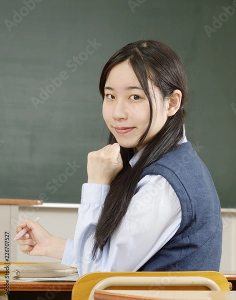 Fototapeta 勉強する女子学生