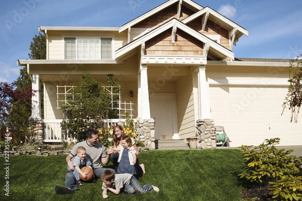 Obraz family in front of a house