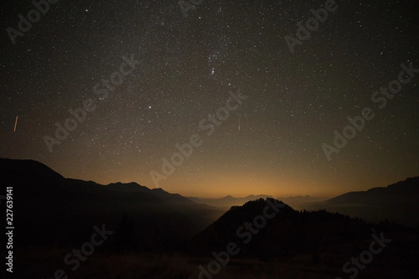 Obraz Gwiaździsty Nightsky widok na Mt. Mohar W Parku Narodowym Hohe Tauern