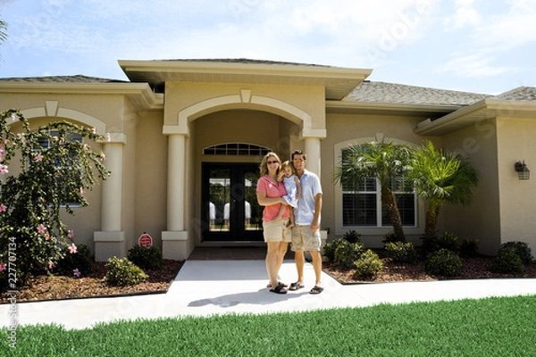 Obraz family in front of their house