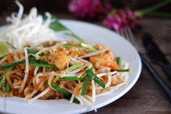 Obraz pad thai with shrimp