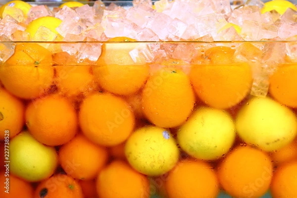 Obraz 氷水とオレンジ