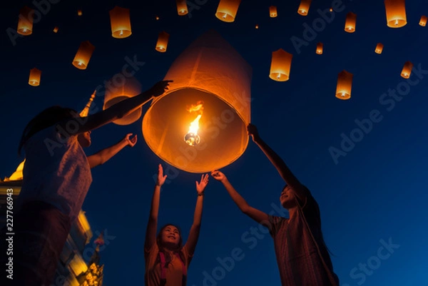 Fototapeta People floating lamp in Yi Peng festival in Chiangmai Thailand