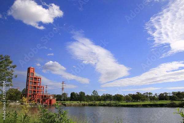 Fototapeta 秋空　青空と雲　秋空と湖水
