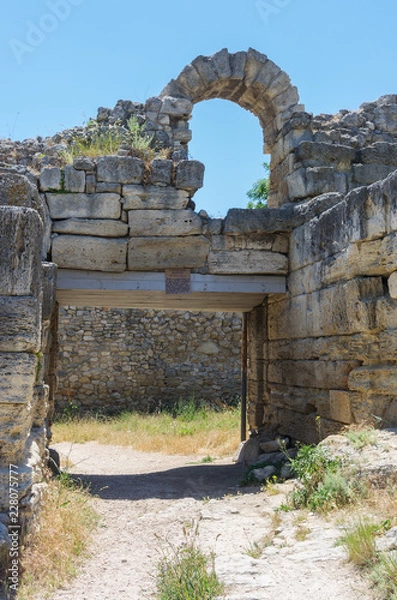 Fototapeta The ruins of the ancient city. Russia, the Republic of Crimea, the city of Sevastopol. 11.06.2018: The ruins of the ancient and medieval city of Chersonese Tauride