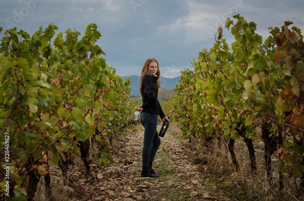 Fototapeta Vignes automne femme