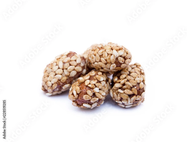 Fototapeta Coated peanuts with sesame isolated on white background
