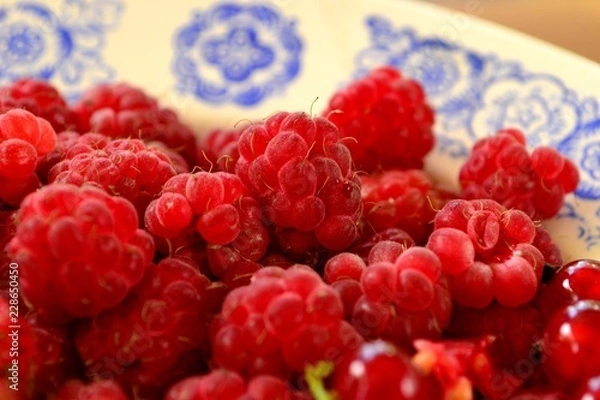 Obraz Малина на тарелке свежая