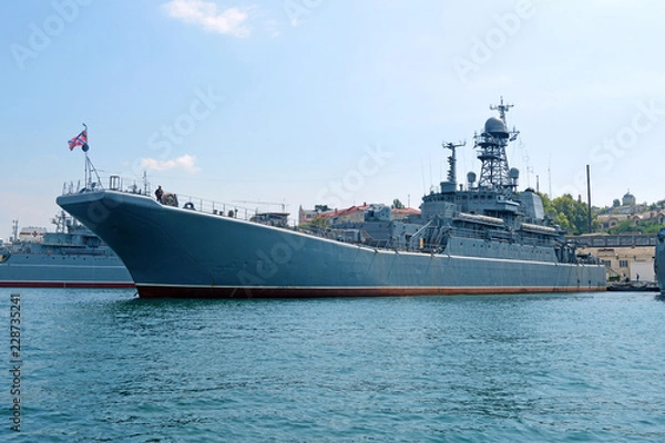 Obraz Большой десантный корабль в порту