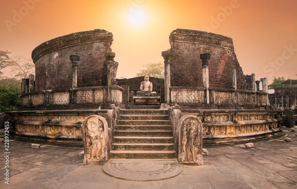 Fototapeta Polonnaruwa Vatadage in the night is ancient structure dating back to the Polonnaruwa , Sri Lanka.