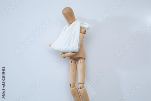 Obraz 三角巾をした木の人形