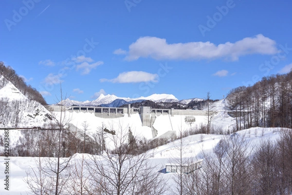 Obraz 雪が降り積もったダム