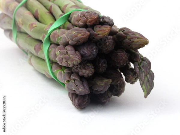 Fototapeta Grüner Spargel im Bund