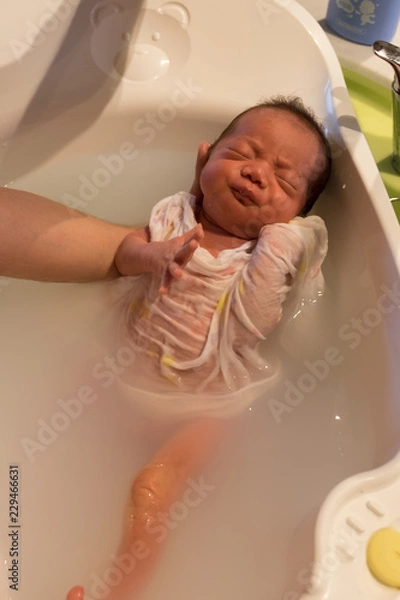 Obraz 沐浴をする赤ちゃん