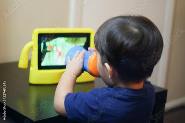 Obraz Toddler screen time
