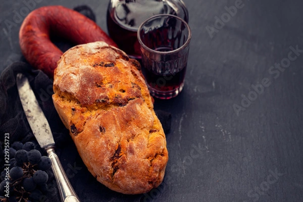 Fototapeta cornbread with chourico and red wine