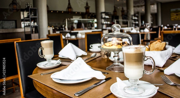Fototapeta desayuno con capuchino para dos
