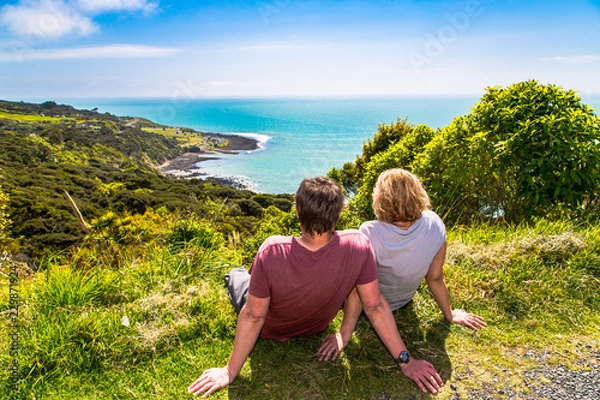 Obraz Couple overlooking Manu Bay, Raglan