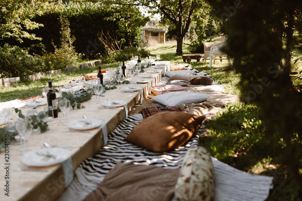 Obraz long floor table garden party dinner