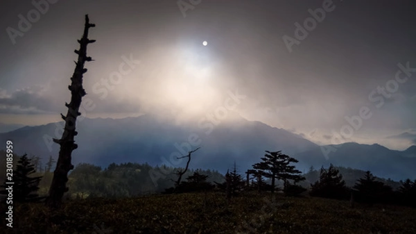 Obraz 日本、霊峰・石鎚山の絶景、夕日、霧、四国、愛媛県、高知県、秋の紅葉