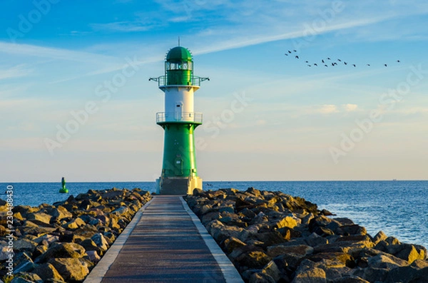 Fototapeta przy latarni morskiej w warnemünde
