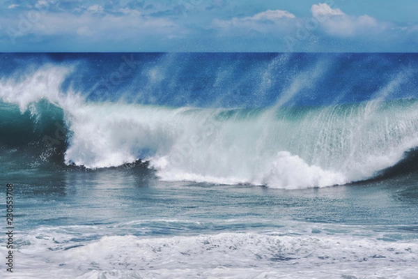 Fototapeta Crashing waves on Lava Rock Cliffs in Hawaii