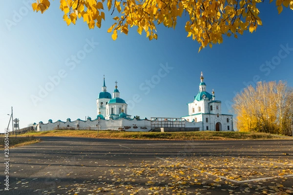 Obraz Yeniseysk, Russia. The Savior Transfiguration monastery in Yeniseisk surroundings the golden autumn.