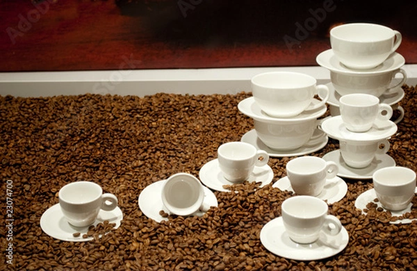 Obraz Geschirr auf Kaffeebohnen