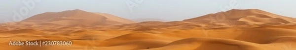 Fototapeta Niesamowity krajobraz panoramiczny przedstawiający pustynię Erg Chebbi na pustyni Sahara Zachodnia w Maroku
