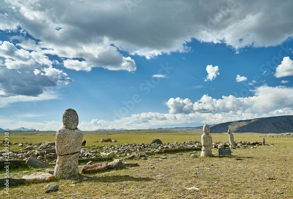 Obraz Turkic stone warrior (kurgan stelae or balbal) in Mongolia, Bayan-Olgii Province
