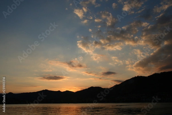 Obraz tramonto sul lago