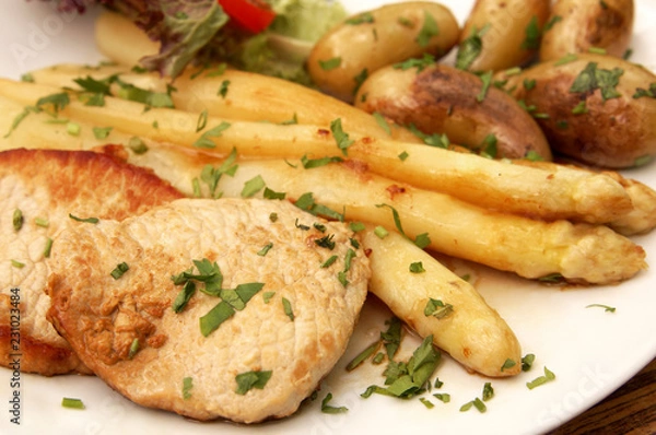 Fototapeta escalope with asparagus and roast potatoes