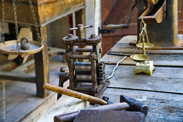 Fototapeta old tools and mechanisms on a wooden table