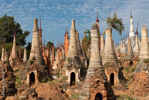 Obraz Shwe Inthein Pagodas, Burma