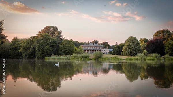 Fototapeta english country house in parkland