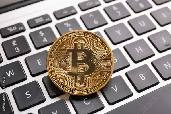 Obraz Golden bitcoin on PC keyboard