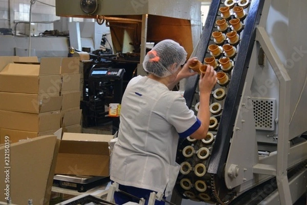 Obraz Производство стаканчиков для мороженного