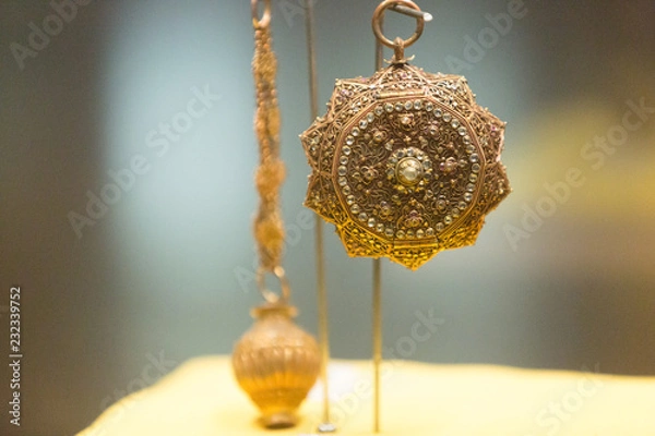 Obraz old gold ornaments