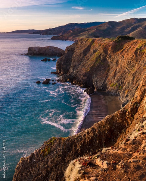 Fototapeta The warm tones of sunset on the cliffs of the Marin Headlands
