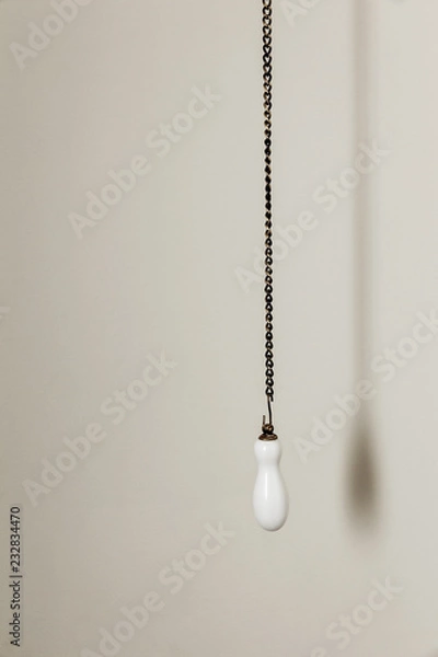 Obraz  Old pull handle hanging bronze chain