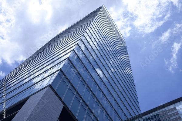 Obraz オフィスビルと空