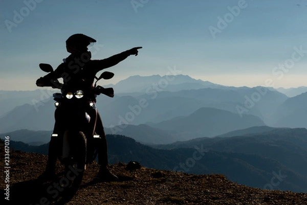 Fototapeta jazda motocyklem, przyjemne przerwy, eksploracja i niesamowite krajobrazy