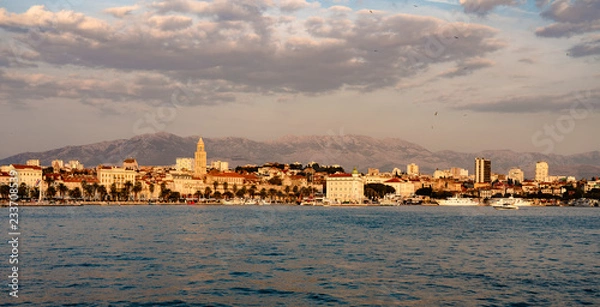 Obraz view of split